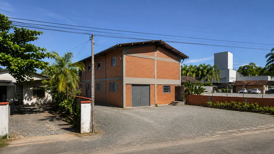 Galpão industrial antigo regularizado junto ao Corpo de Bombeiros em Jaraguá do Sul